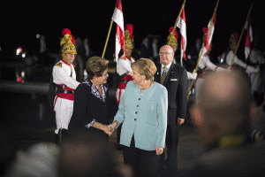 Die brasilianische Regierungschef Rousseff und Kanzlerin Merkel bei ihrem Besuch in Brasilien anlsslich der Fussball-Weltmeisterschaft