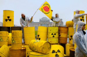 Überall und immer wieder Proteste gegen die Nutzung der Atomenergie,...  
