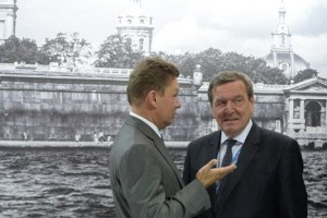 Gazprom-Chef Miller (links) und Ex-Kanzler Gerhard Schröder, wie geht es weiter mit der umstrittenen Gaspipeline Nord-Stream 2 ?...