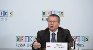 Der russische Wirtschaftsminister Alexej Uljukajew traf mit Vizekanzler  Gabriel zusammen ...
