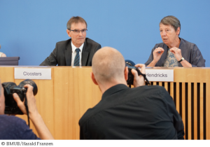 Bundesumweltministerin Barbara Hendricks: Stellt sich bei einer Pressekonferenz den Protesten der Gegner von Schacht Konrad