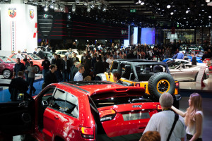 Die Autoindustrie muss kräftig mithelfen ...; IAA Frankfurt: 1 Million Elektroautos bis 2020? ,, Bild iaa