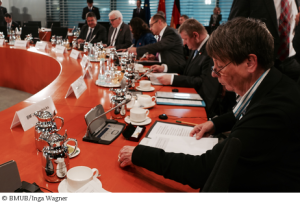Bundesumweltministerin Barbara Hendricks :Hendricks: In Paris präsentierte Hendricks die G7-Kohlenstoffplattform