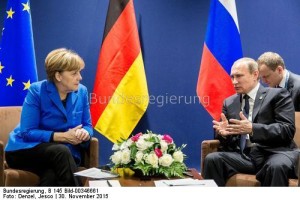 Kanzlerin Angela Merkel und Kreml-Chef Wladimir Putin am ersten Tag der Klimaverhandlungen in Paris 
