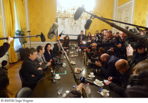 Die deutsch-belgischen Gespräche über Sicherheitsfragen zun belgischen Atomkraftwerken lösten einen Ansturm von Fragen bei den Journalistenkollegen aus ...