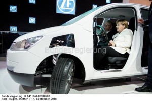 Der neue Umweltbonus ist eine gute Nachricht ....Kanzlerin Angela - Merkel im E-Mobil