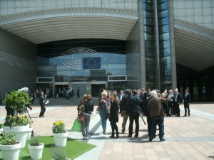 Brüssel: Die Delegation asuf dem Weg zum Parlamentspräsidenten Martin Schulz, bild U&E