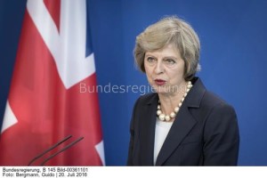 Die britische Premierministerin Theresa May: Nach längerem Zögern - auch wegen der Beteiligung Chinas- baut sie Hinkley Point weiter ... und Putin ist im Stillen dabei?