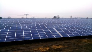 Solarmodule vor allem auch auf Dächer; Solarpark Uchtdorf: