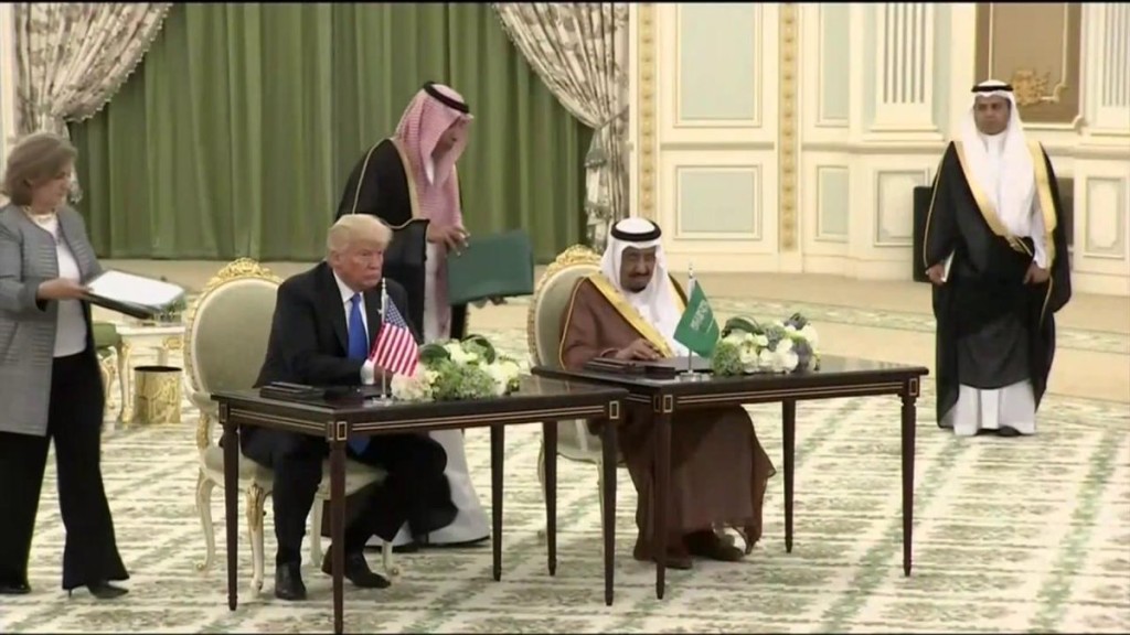 "The Donald" und "The Donald" und Mohammed bin Salman, stellvertretender Kronprinz und Verteidigungsminister unterzeichneten den Waffendeal 