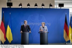 Nord-Stream 2 ist plötzlich für Kanzlerin Merkel auch ein politisches Projekt, erklärte sie bei einer Pressekonferenz mit dem ukrainischen Präsidenten Petro Poroschenko