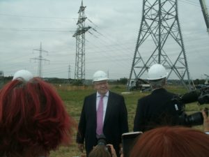 "Wir haben beim Netzausbau in diesem Jahr wichtige Schritte umgesetzt....:..." Bundeswirtschaftsminister Peter Altmaier  während seiner "Stromreise", der Besichtigung der Stromnetze, hier in der Nähe von Bonn ...; bild U + E