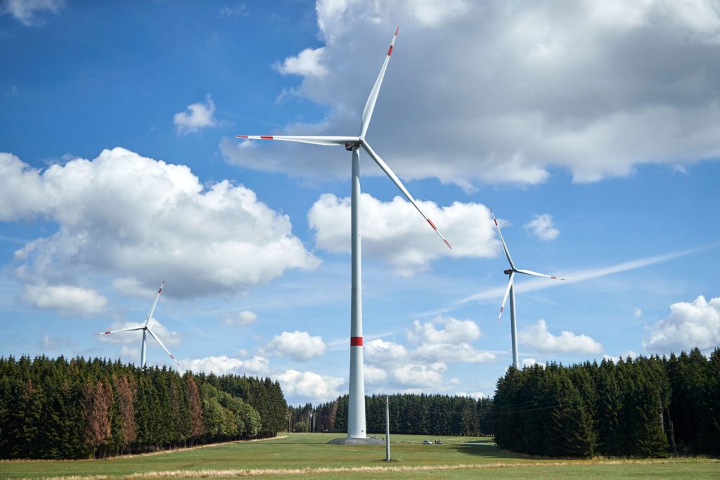 Windpark Höhn .. drei Windräder liefen bereits zwei sind hinzugekommen ...; Foto: Sascha Ditscher/evm