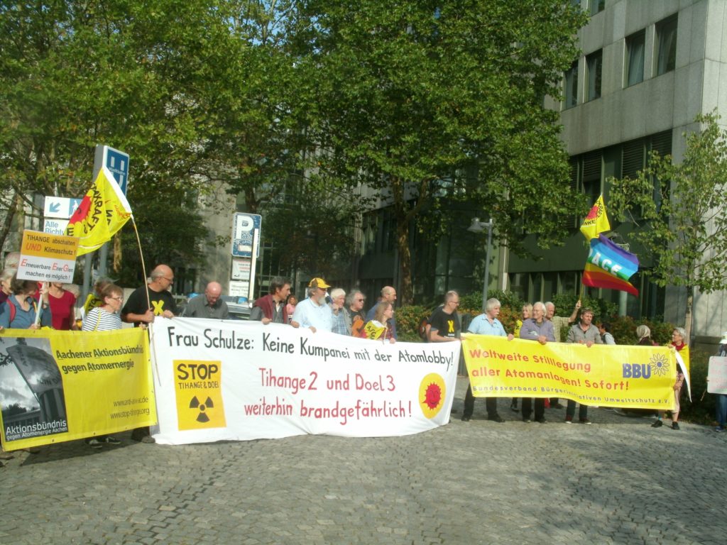 Keine Kumpanei mit der Atom-Lobby Frau Schulze ...forderten BBU und Anti-Atombündnisse und Umweltverbände in Bonn vor dem Bundesumwelrministerium von Ministerin Svenja Schulze