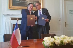 BMWI Staatssekretär Ulrich Nussbaum und der chilenische Außenminister, Roberto Ampuero, zwei gemeinsame Erklärungen zu einer vertieften deutsch-chilenischen Zusammenarbeit.