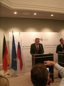 Die neue EU-Chefin muss Druck auf Dänemark ausüben ...; forderte der russische Außenminister Sergej Lawrow,l. hier mit Außenminister Heiko Maas beim Petersburger Dialog in Bonn Bild Umwelt- und Energie-Report (U + E)