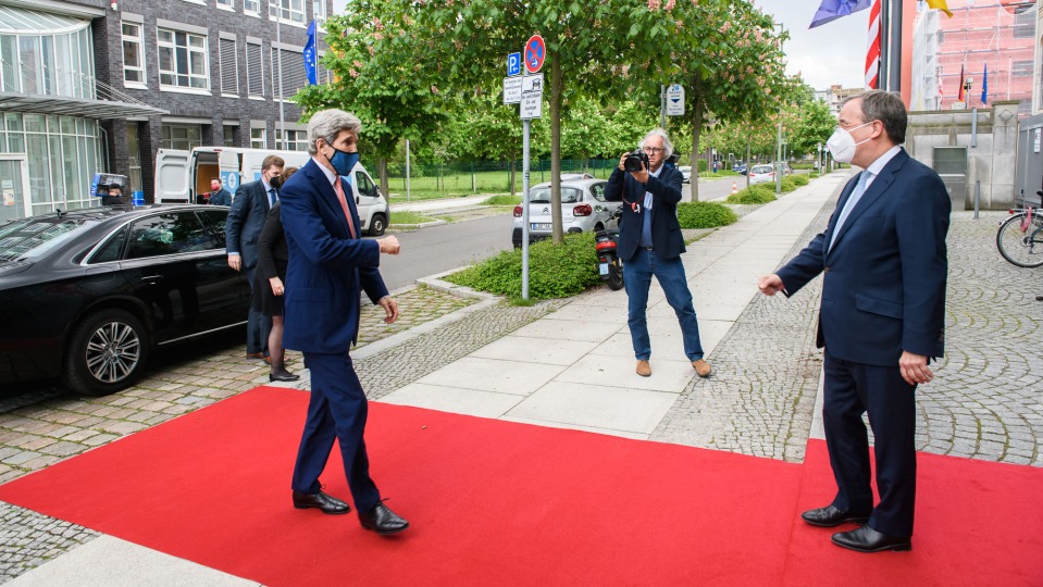 Für eine starke Partnerschaft geworben ...!" Armin Laschet und John Kerry in Düsseldorf, bild Phil Dera nrw