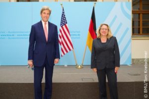 "Vorbereitung der Weltklimakonferenz...!" Svenja Schulze mit dem US-Sonderbeauftragten für Klimaschutz, John Kerry, bild Toni Kretschmer bmu