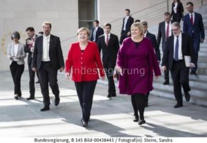 NordLink kann zur Versorgungssicherheit in beiden Ländern beitragen....;! hier die norweg. Ministerpräsidentin Erna Solberg und Kanzlerin Angela Merkel , bild bundreg. Sandra Steins 