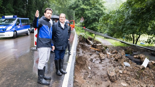 "Die Wassermassen haben in vielen Regionen bisher gemessene Werte überschritten“...NRW-Ministerpräsident besichtigt Schäden , bild nrw