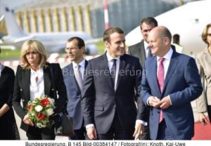 „…bildgewaltige Aktion in Straßburg“, Macron  hier zusammen mit Bundeskanzler Olaf Scholz ...! bild bundesrg