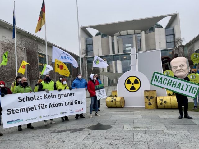 Um die „…fatalen Folgen einer Aufnahme von Atomkraft und Gas in die EU-Taxonomie…“ zu verdeutlichen...!" Bild campact