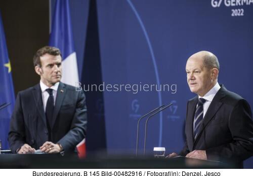 "Frankreich wird seine Klimaziele mit diesem teuren und gefährlichen Irrweg verfehlen...!" Macron , l. hier mit Kasnzler O. Scholz
