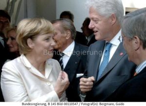 "Die Ukraine muss Russland an der Wiederaufrichtung seines Imperiums hindern!“Ex-US-Präsident Bill Clinton mit Ex-Bundeskanzlerin Angela Merkel, Jul 2006, bild guido baumann, bundesreg.