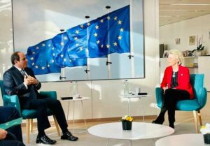 "Es ist eine Schlüsselenergiepartnerschaft für die EU und wird als zentraler Baustein beim Aufbau einer EU-Mittelmeer-Partnerschaft für erneuerbaren Wasserstoff dienen...!"Ursula von der Leyen und ägypt. Präsident Abdel-Fattah-al Sisi bild ägypt